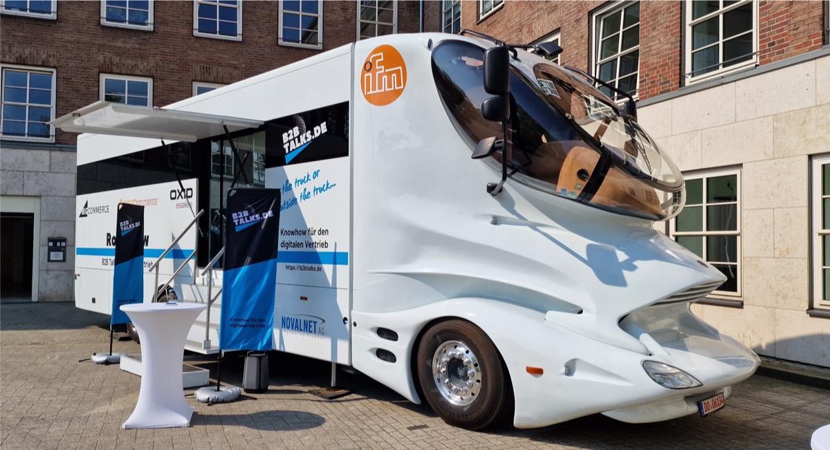 B2BTalks Roadshow Bus