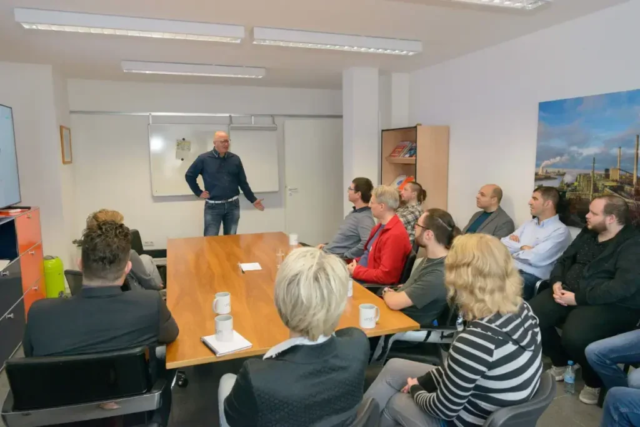 Stefan Koshold präsentiert die aktuellen Entwicklungen und Zukunftsvisionen von Unit M.